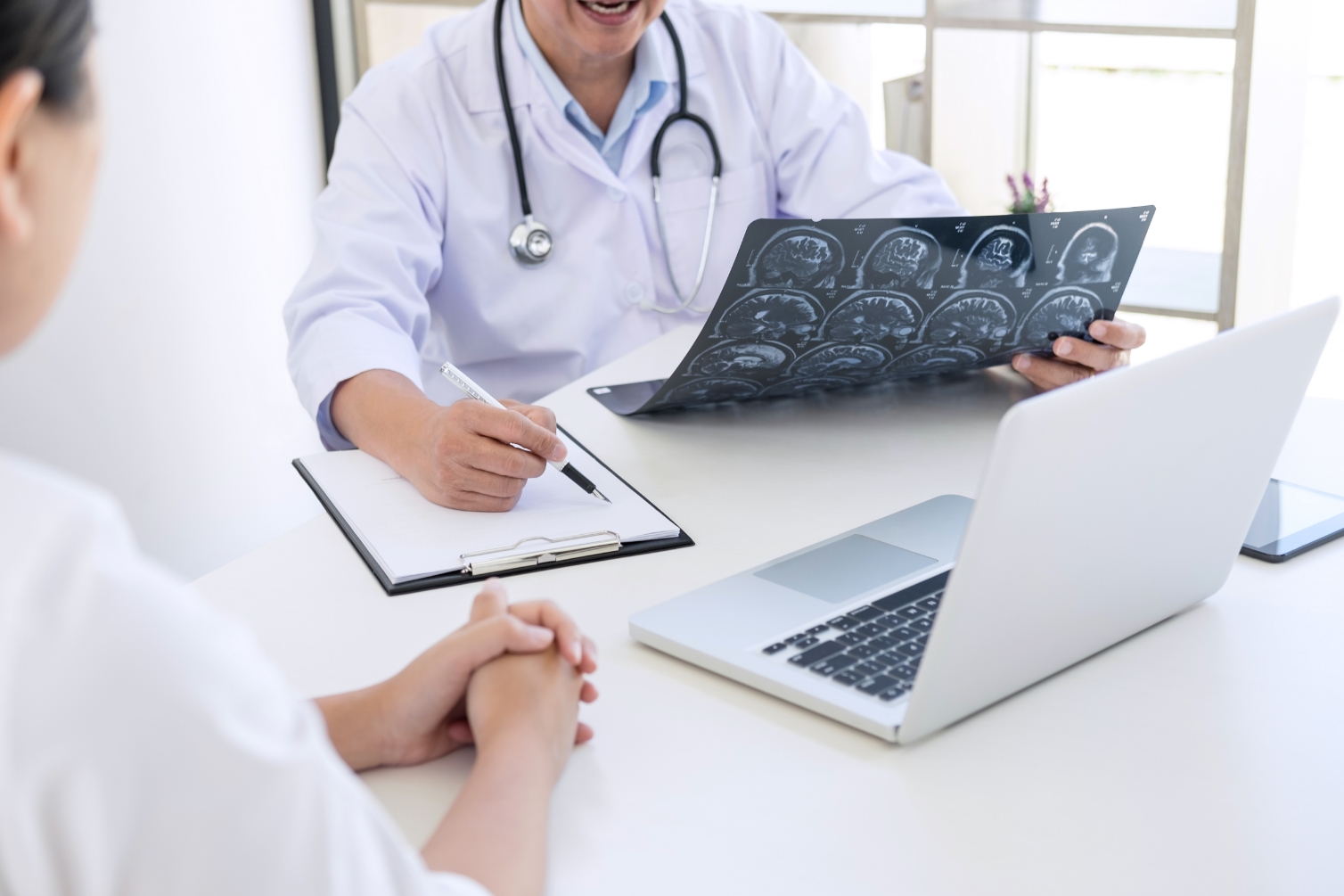 5 Benefits of Booking a Private Neurology Appointment